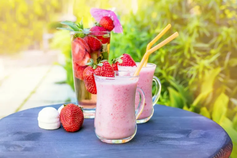 Refreshing Strawberry Cheese Tea Recipe!